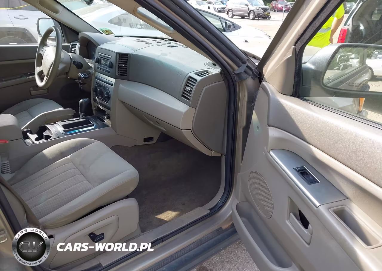 2005 Jeep Grand Cherokee Laredo VIN:1J4GR48K35C686973 - 5