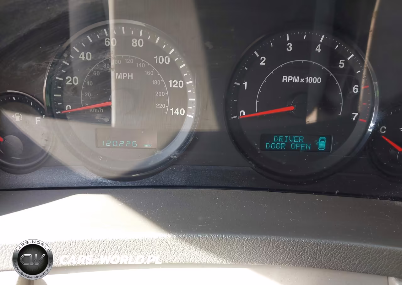 2005 Jeep Grand Cherokee Laredo VIN:1J4GR48K35C686973 - 7