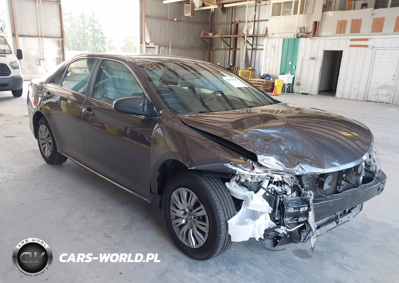 2014 Toyota Camry Le – zdjęcie 1 z 18