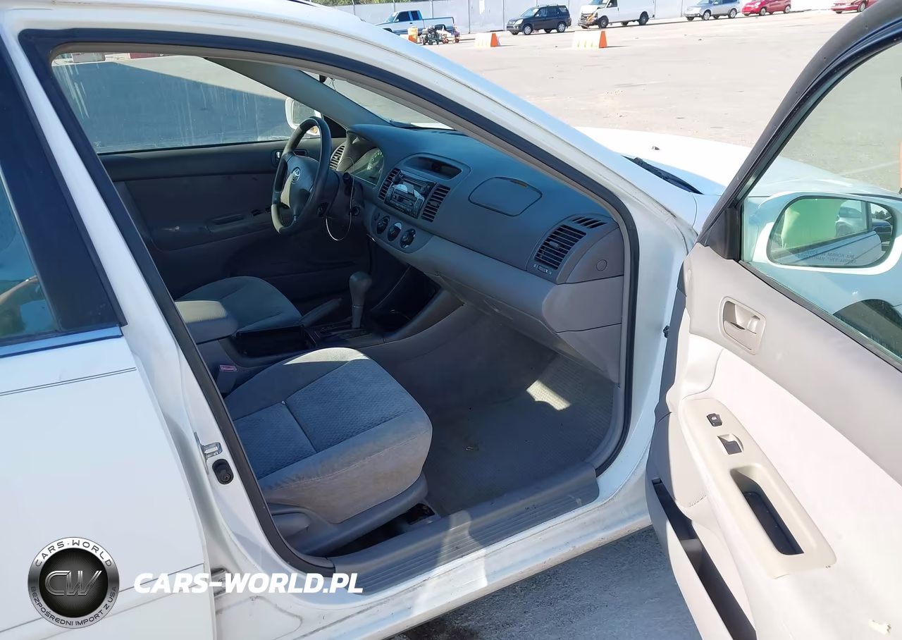 2003 Toyota Camry Le VIN:4T1BE32K83U126268 - 5