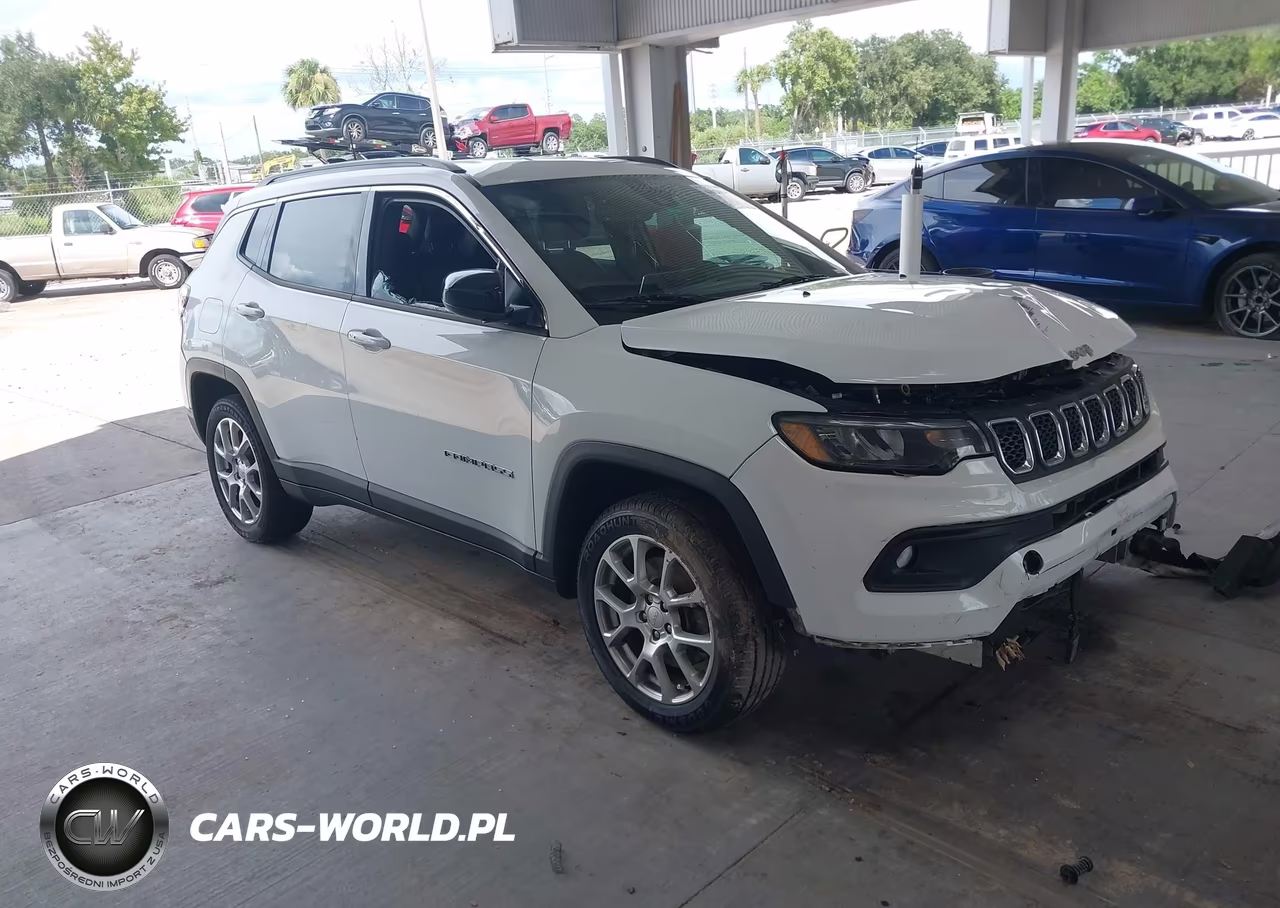 2023 Jeep Compass Latitude Lux Fwd