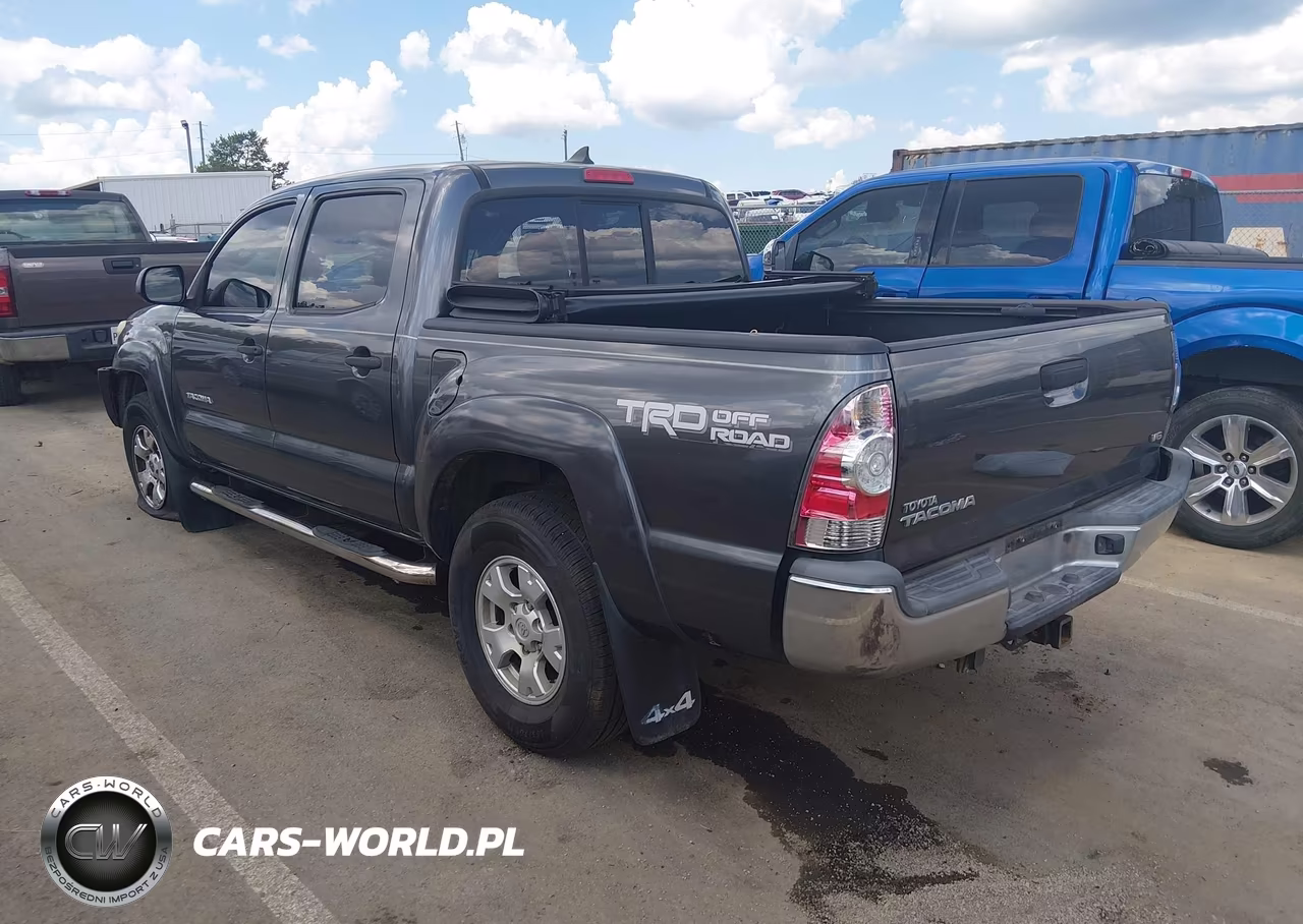 2014 Toyota Tacoma Base V6 VIN:3TMLU4EN7EM137762 - 3