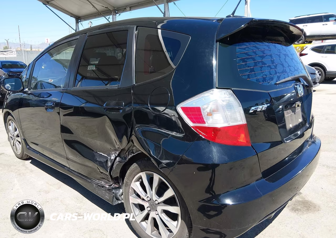2013 Honda Fit Sport VIN:JHMGE8H56DC050872 - 17
