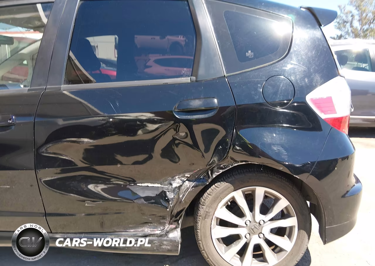 2013 Honda Fit Sport VIN:JHMGE8H56DC050872 - 19