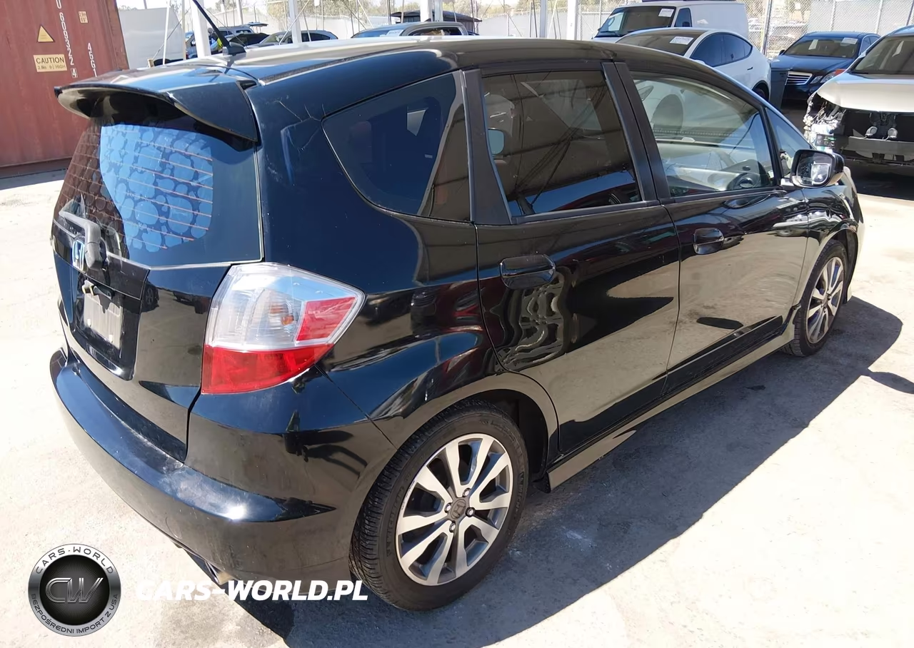 2013 Honda Fit Sport VIN:JHMGE8H56DC050872 - 4