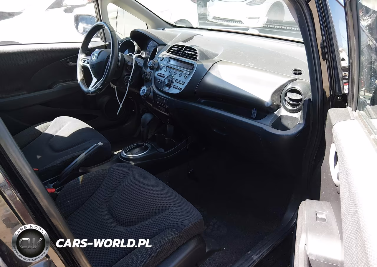 2013 Honda Fit Sport VIN:JHMGE8H56DC050872 - 5
