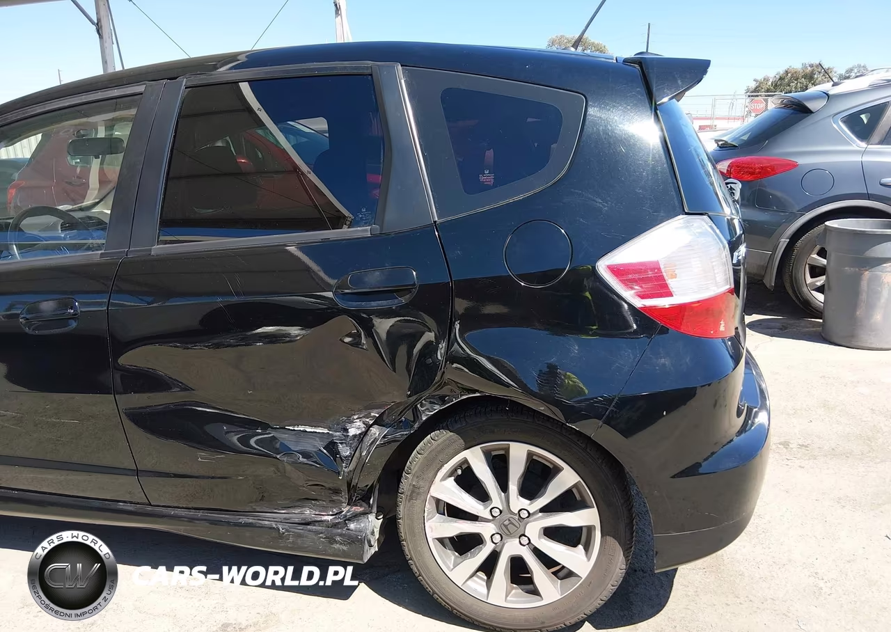 2013 Honda Fit Sport VIN:JHMGE8H56DC050872 - 6