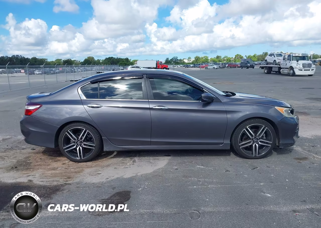 2017 Honda Accord Sport VIN:1HGCR2F59HA303500 - 13