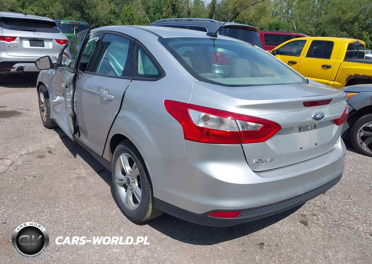 2014 Ford Focus Se VIN:1FADP3F2XEL347337 - 3