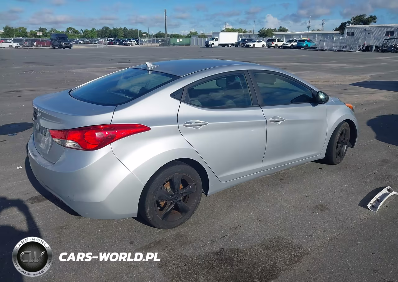 2013 Hyundai Elantra Gls VIN:5NPDH4AE4DH227020 - 4