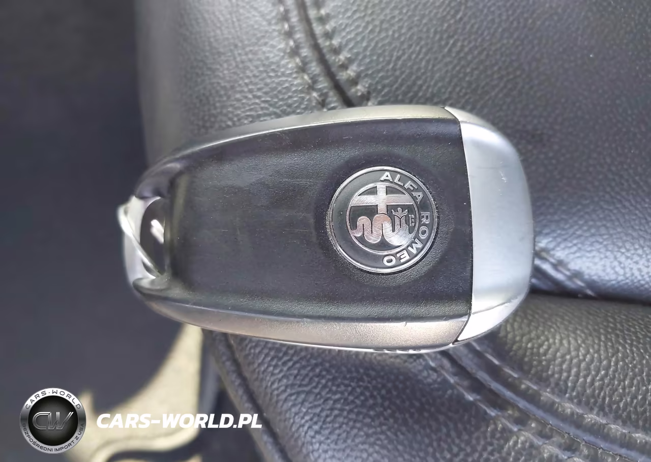 2020 Alfa Romeo Giulia Rwd VIN:ZARFAMAN2L7635599 - 11