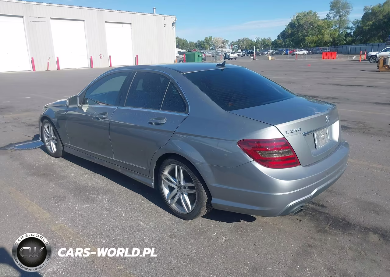 2013 Mercedes-Benz C 250 Sport VIN:WDDGF4HB5DR271413 - 3