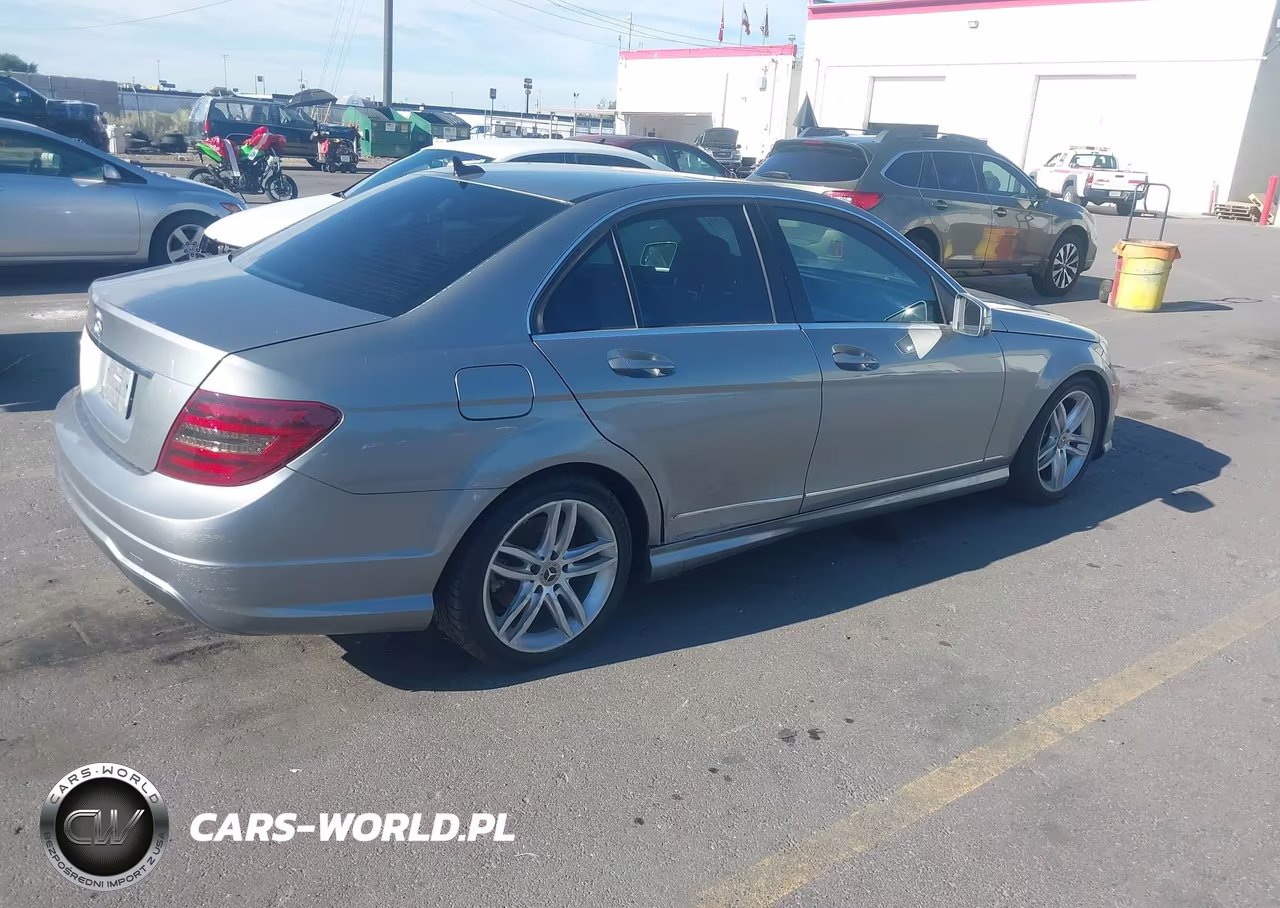 2013 Mercedes-Benz C 250 Sport VIN:WDDGF4HB5DR271413 - 4