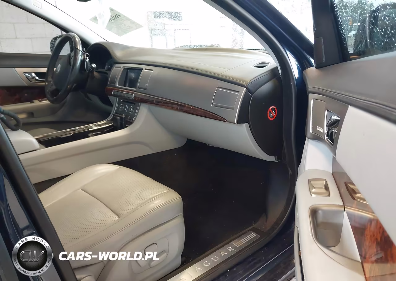 2010 Jaguar Xf Premium VIN:SAJWA0GB6ALR58110 - 5