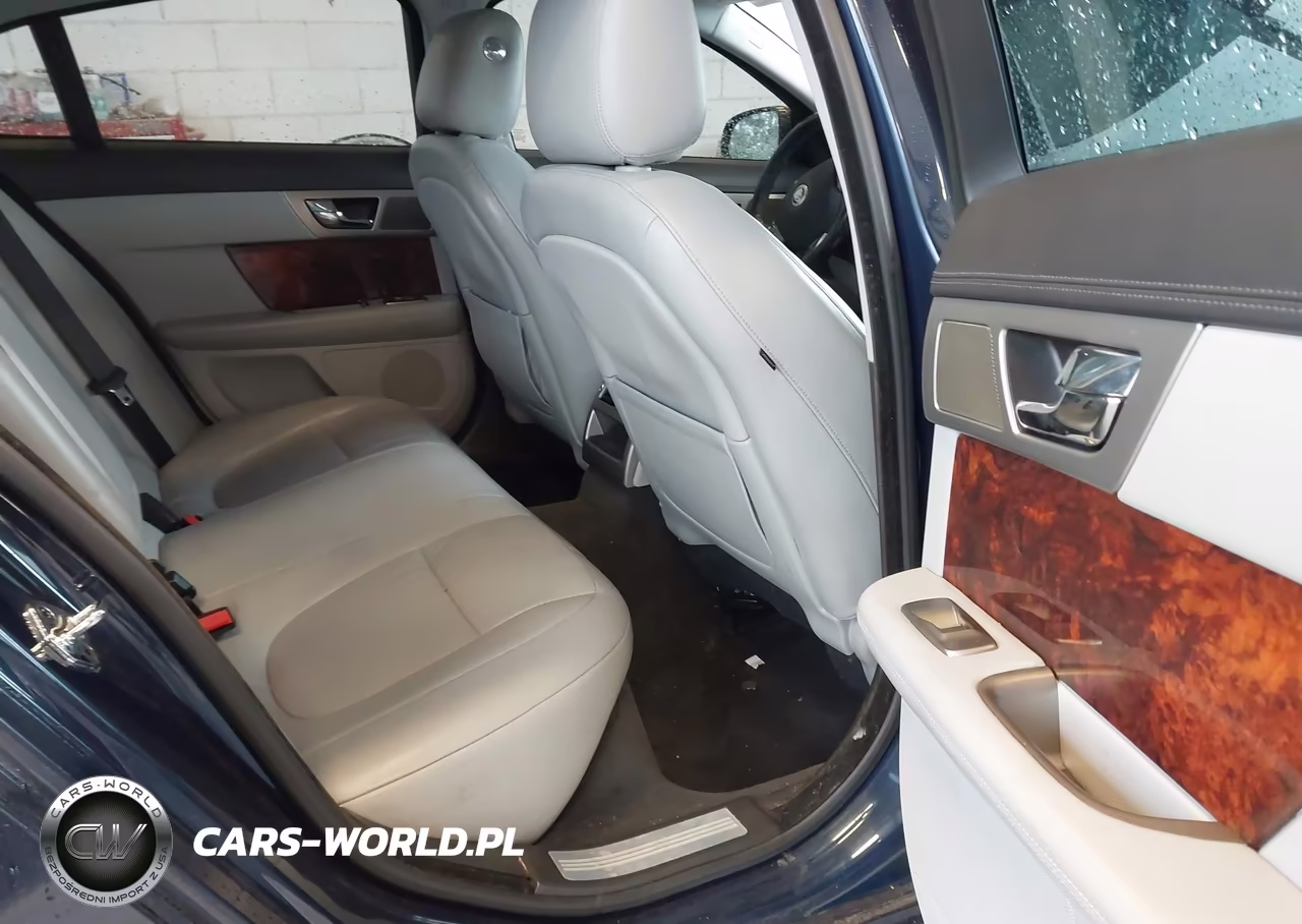 2010 Jaguar Xf Premium VIN:SAJWA0GB6ALR58110 - 8