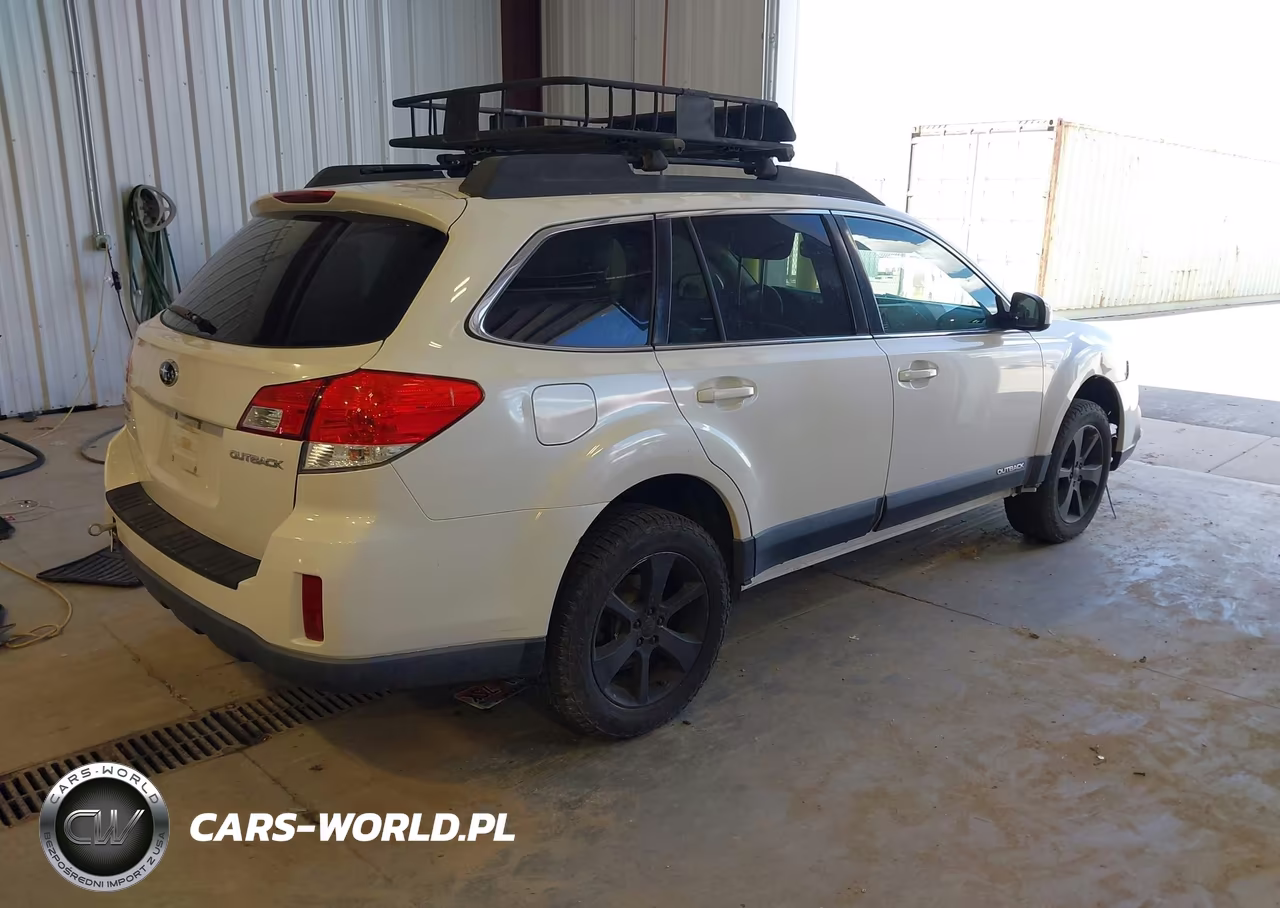 2013 Subaru Outback 2.5I Premium VIN:4S4BRCCC4D3305832 - 4