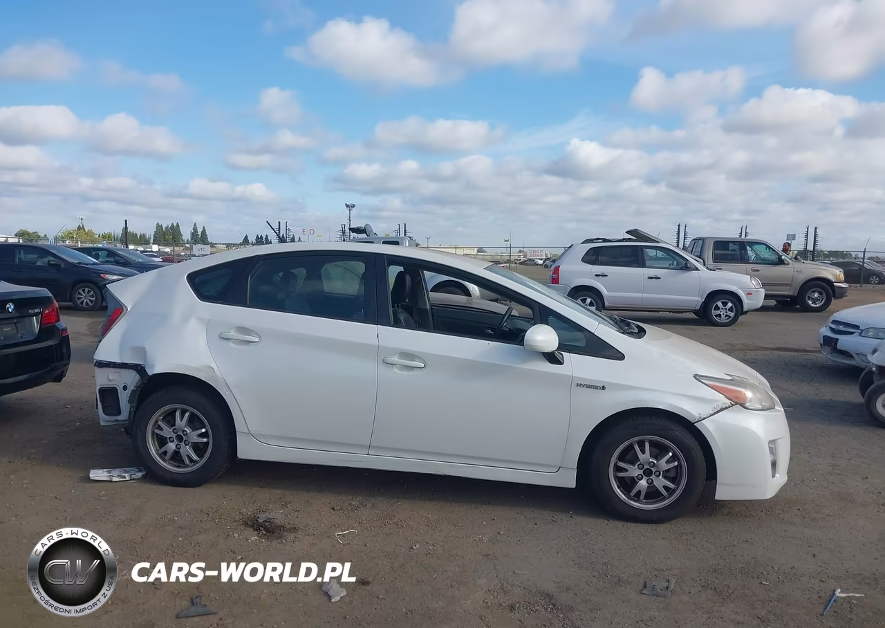2011 Toyota Prius Two VIN:JTDKN3DU9B5337667 - 13