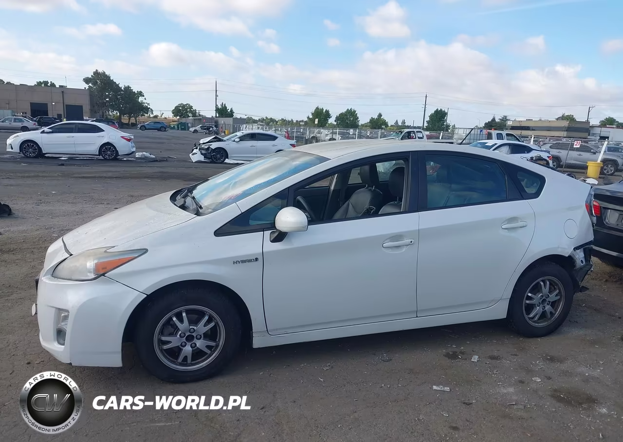 2011 Toyota Prius Two VIN:JTDKN3DU9B5337667 - 14