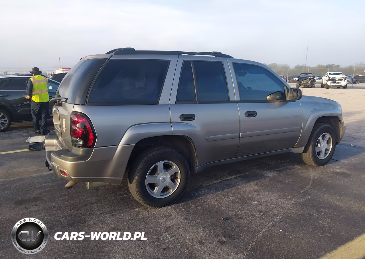2007 Chevrolet Trailblazer Ls VIN:1GNDS13S072112074 - 4