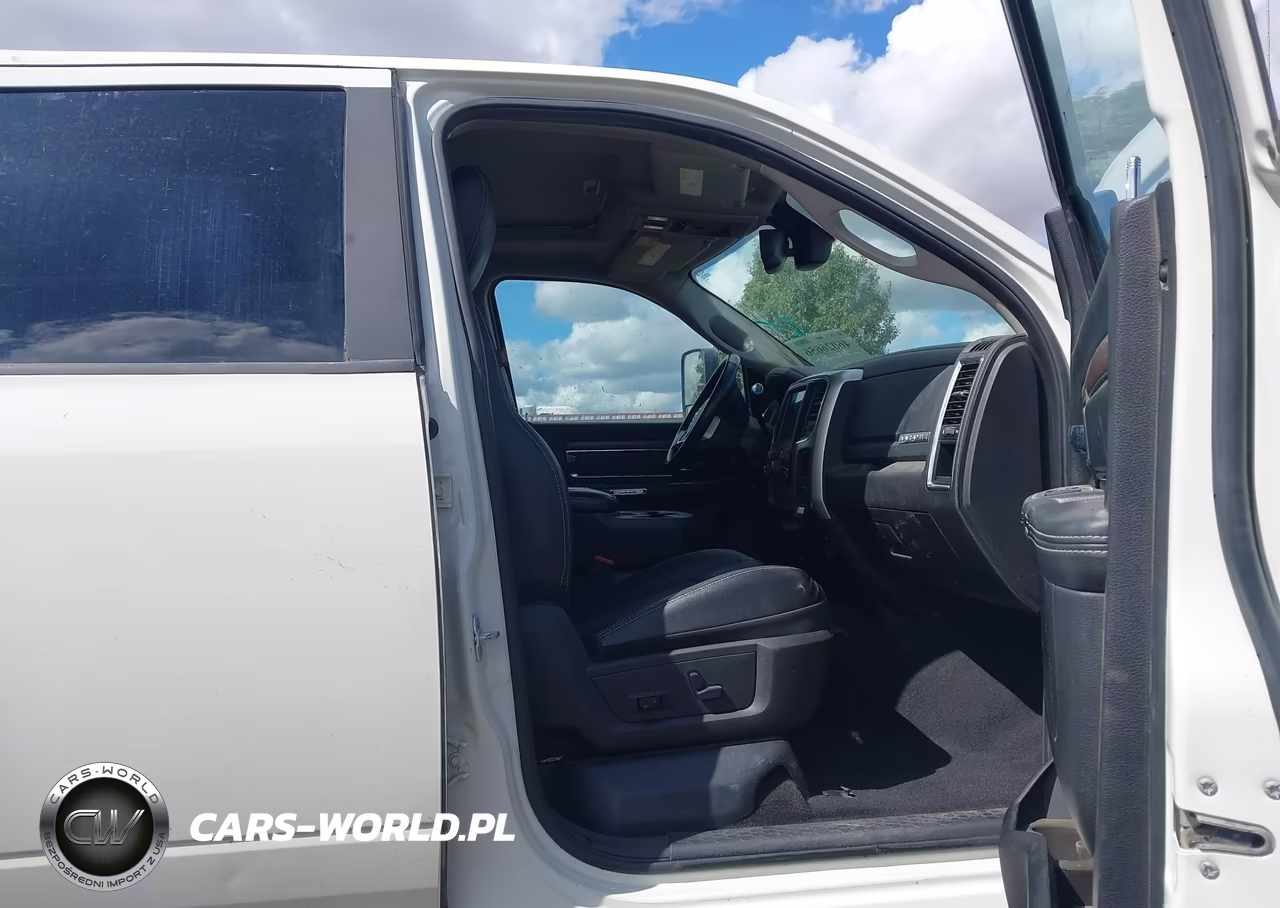 2016 Ram 3500 Laramie VIN:3C63R3ML8GG216507 - 5