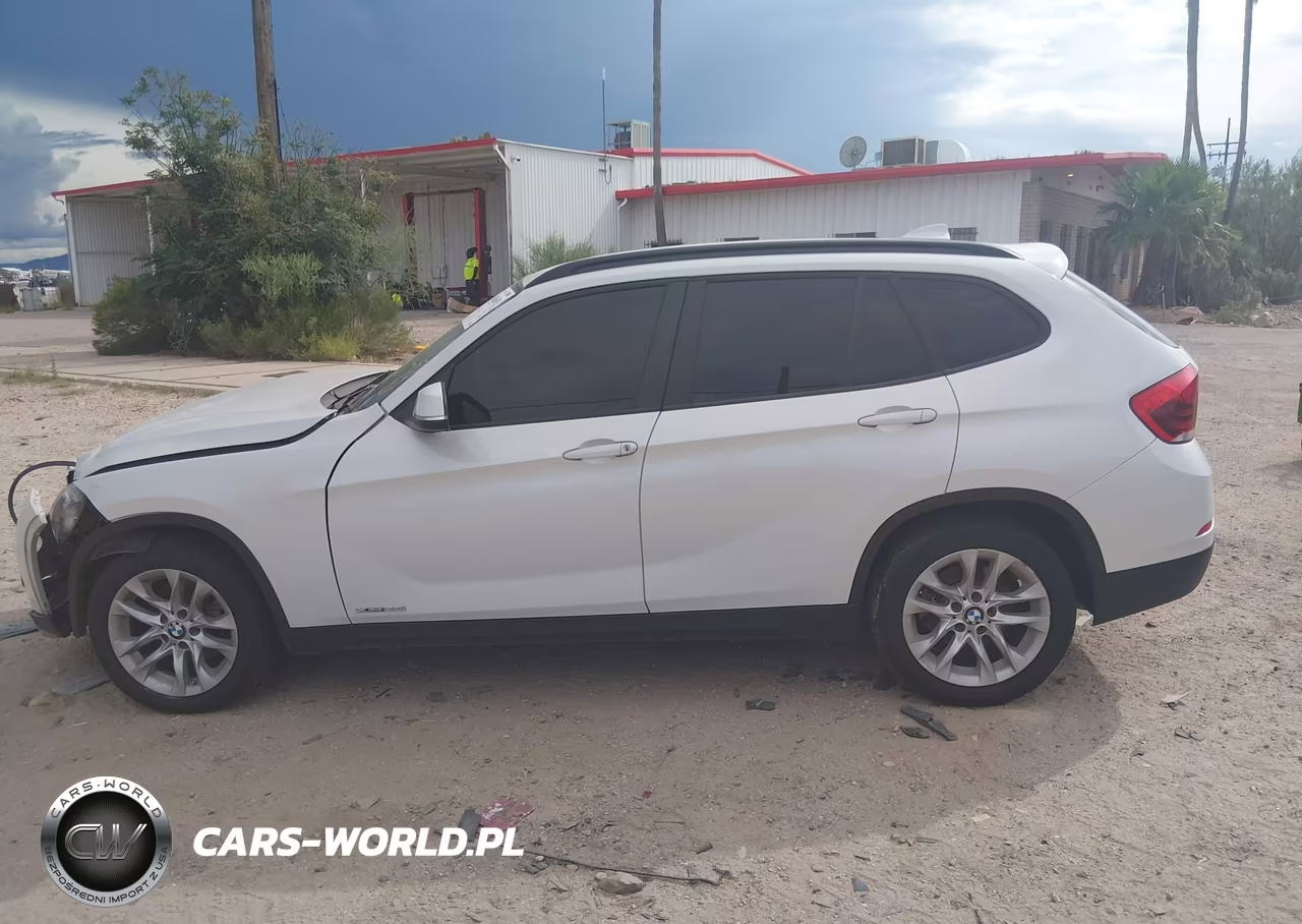 2015 BMW X1 xDrive28I VIN:WBAVL1C51FVY34071 - 14