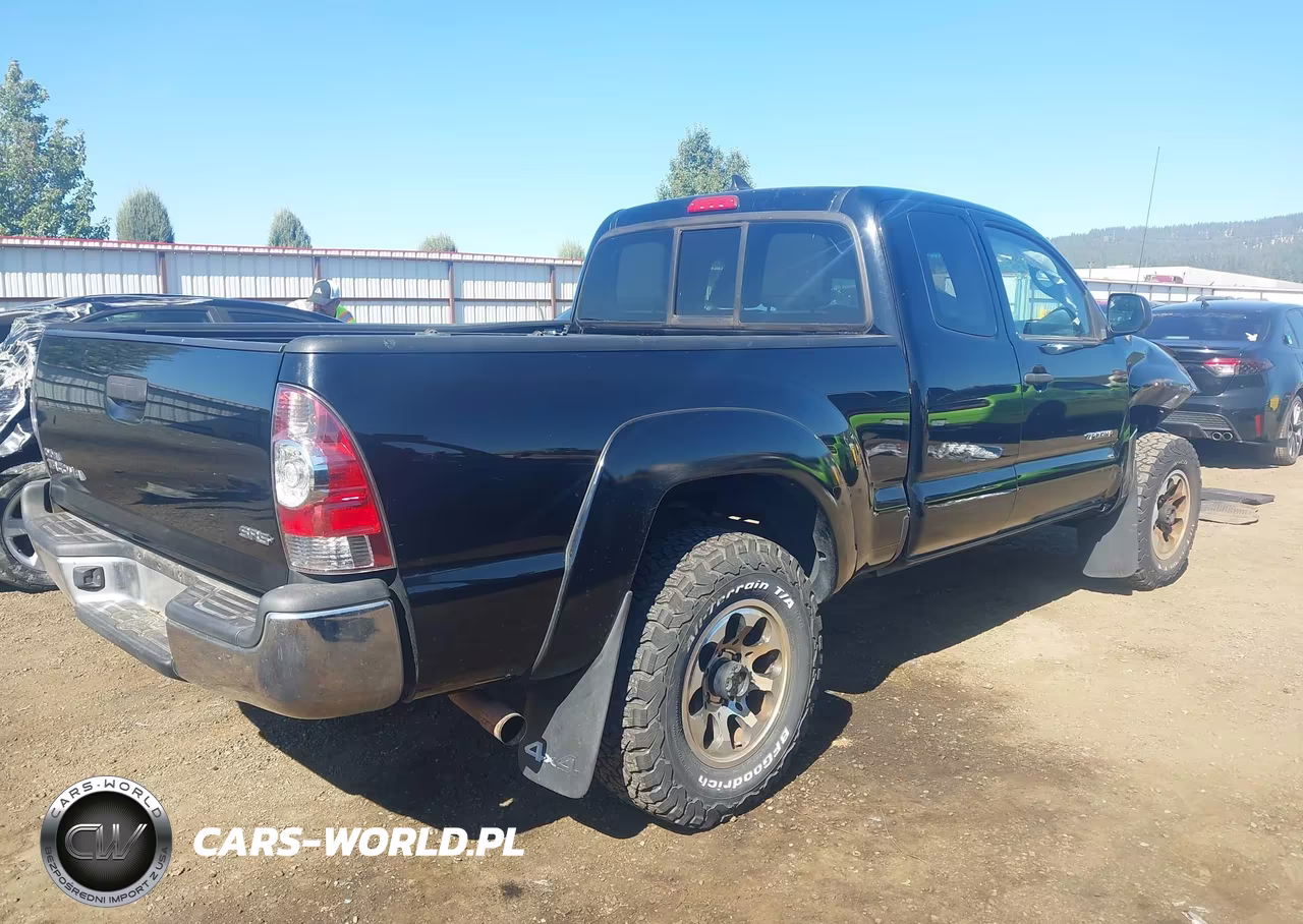 2015 Toyota Tacoma VIN:5TFUX4EN3FX032465 - 4