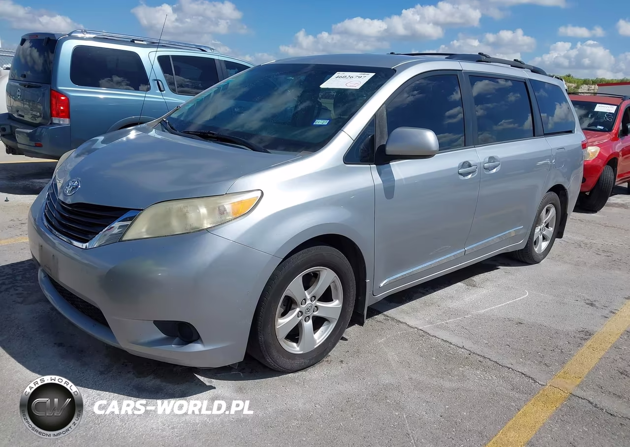 2014 Toyota Sienna Le V6 8 Passenger VIN:5TDKK3DC5ES526430 - 2