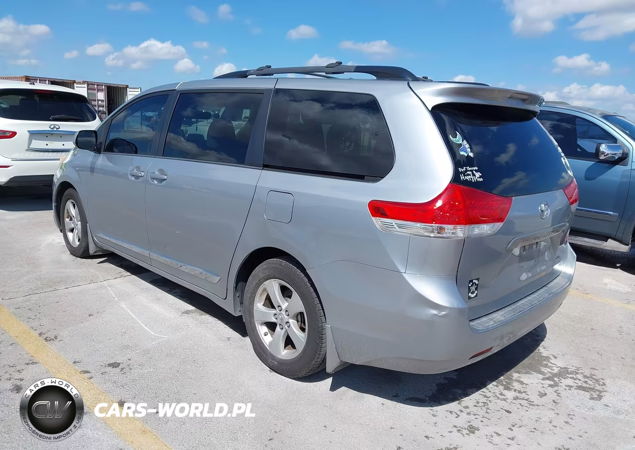 2014 Toyota Sienna Le V6 8 Passenger VIN:5TDKK3DC5ES526430 - 3