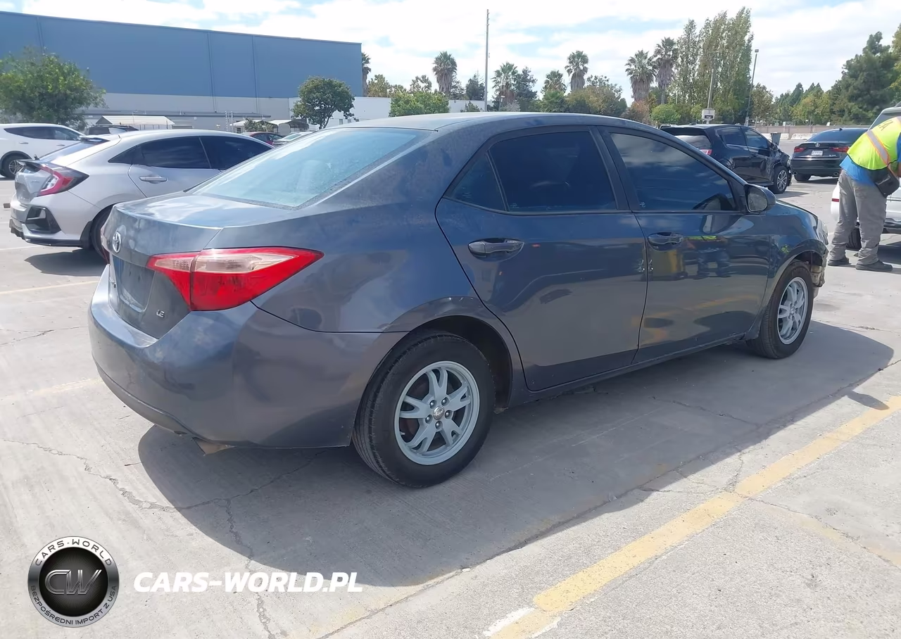 2017 Toyota Corolla Le VIN:5YFBURHE4HP639565 - 4