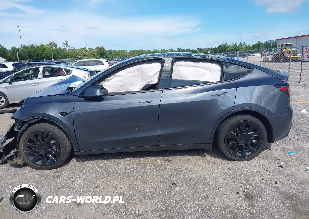 2022 Tesla Model Y Long Range Dual Motor All-Wheel Drive VIN:7SAYGAEE7NF420567 - 13