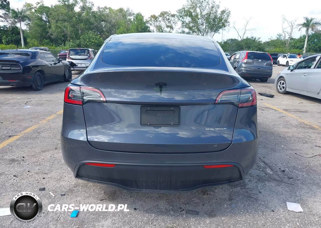 2022 Tesla Model Y Long Range Dual Motor All-Wheel Drive VIN:7SAYGAEE7NF420567 - 15