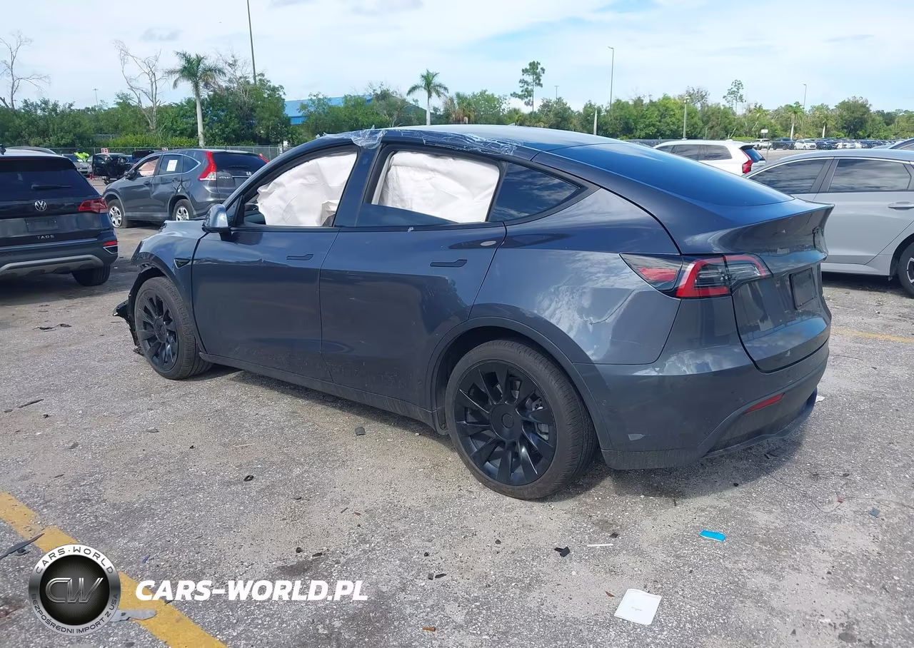 2022 Tesla Model Y Long Range Dual Motor All-Wheel Drive VIN:7SAYGAEE7NF420567 - 3