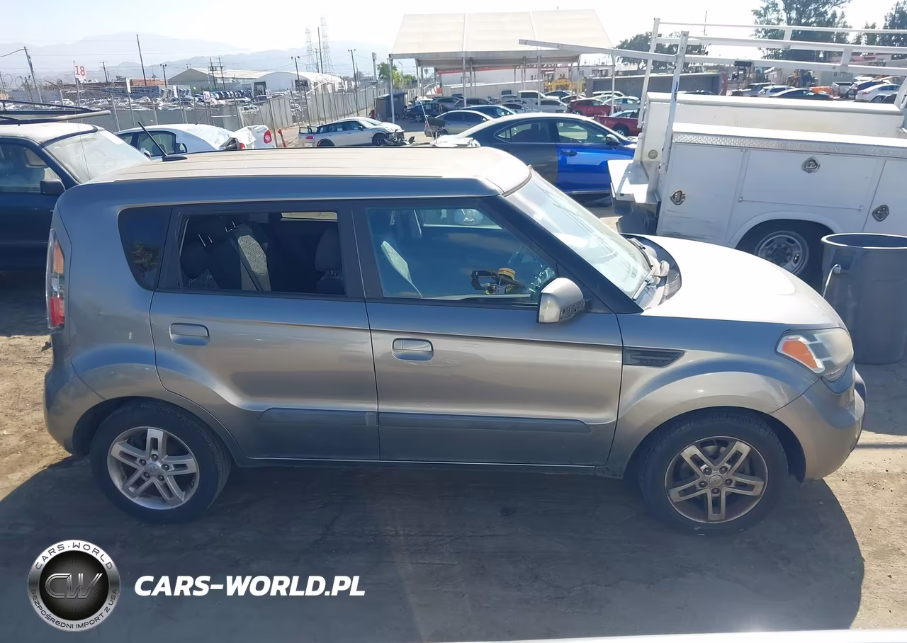 2010 Kia Soul + VIN:KNDJT2A22A7166956 - 13