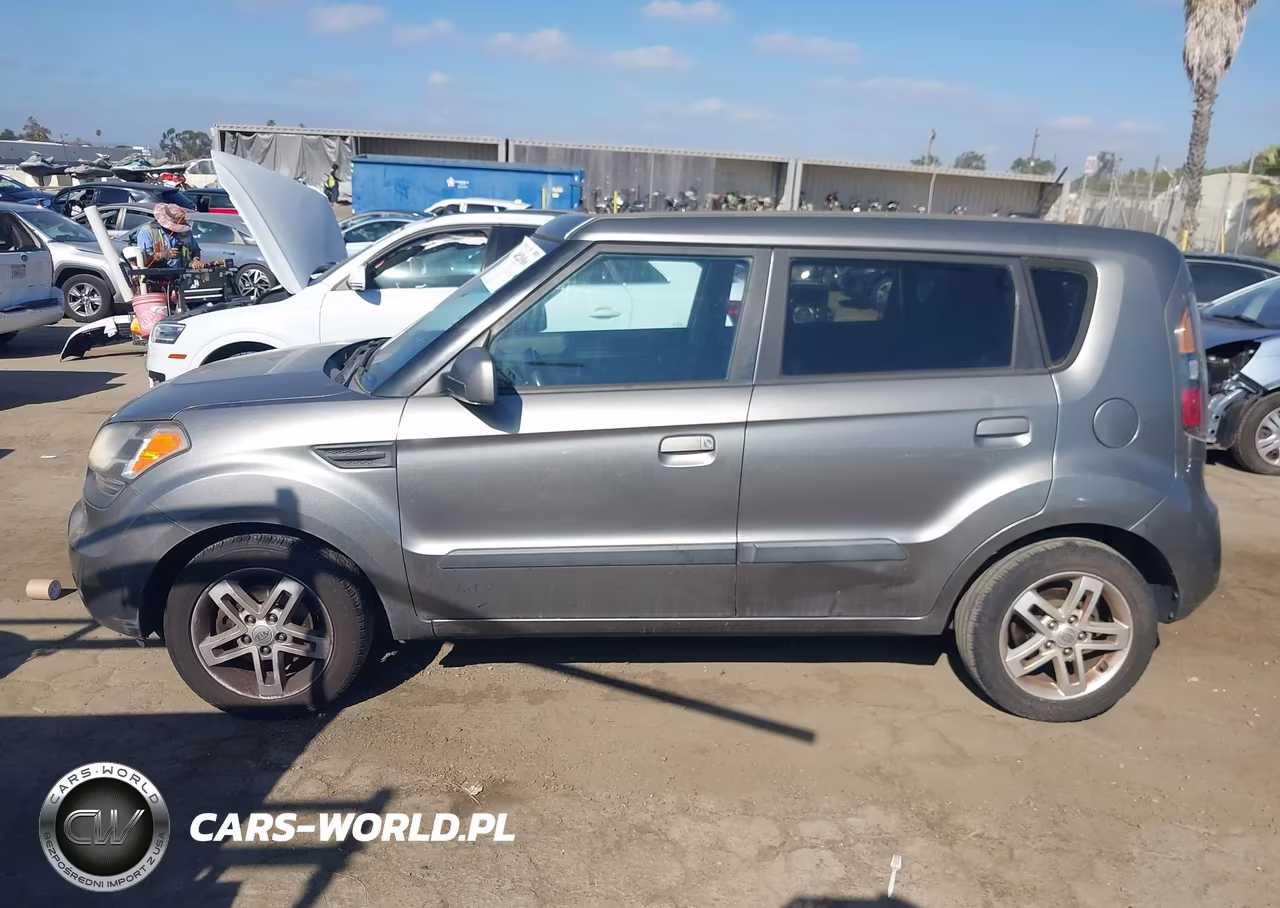 2010 Kia Soul + VIN:KNDJT2A22A7166956 - 14