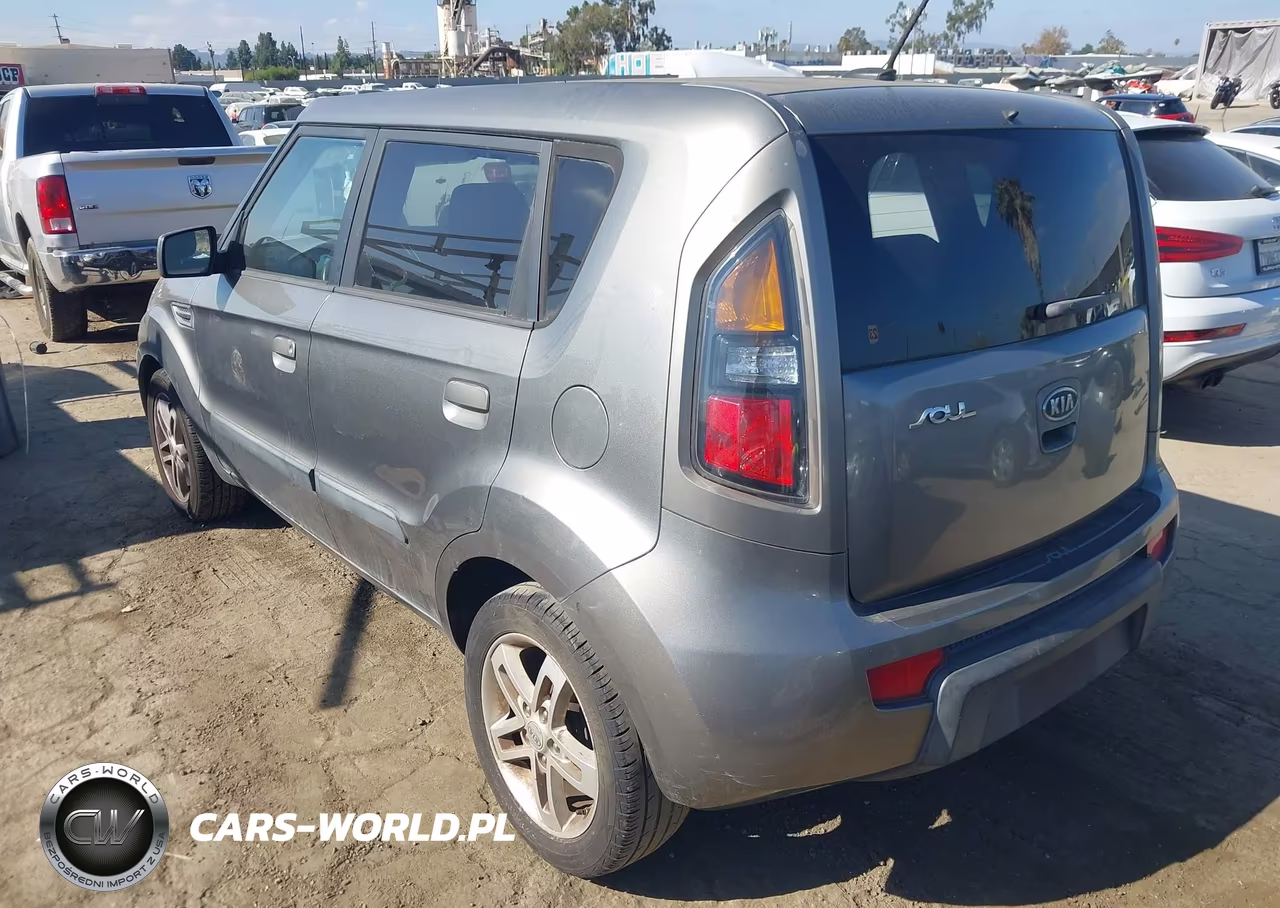 2010 Kia Soul + VIN:KNDJT2A22A7166956 - 3