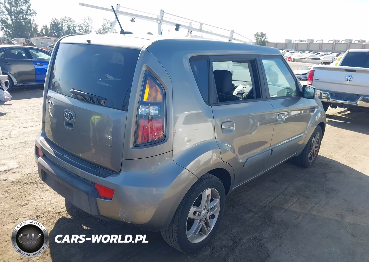 2010 Kia Soul + VIN:KNDJT2A22A7166956 - 4