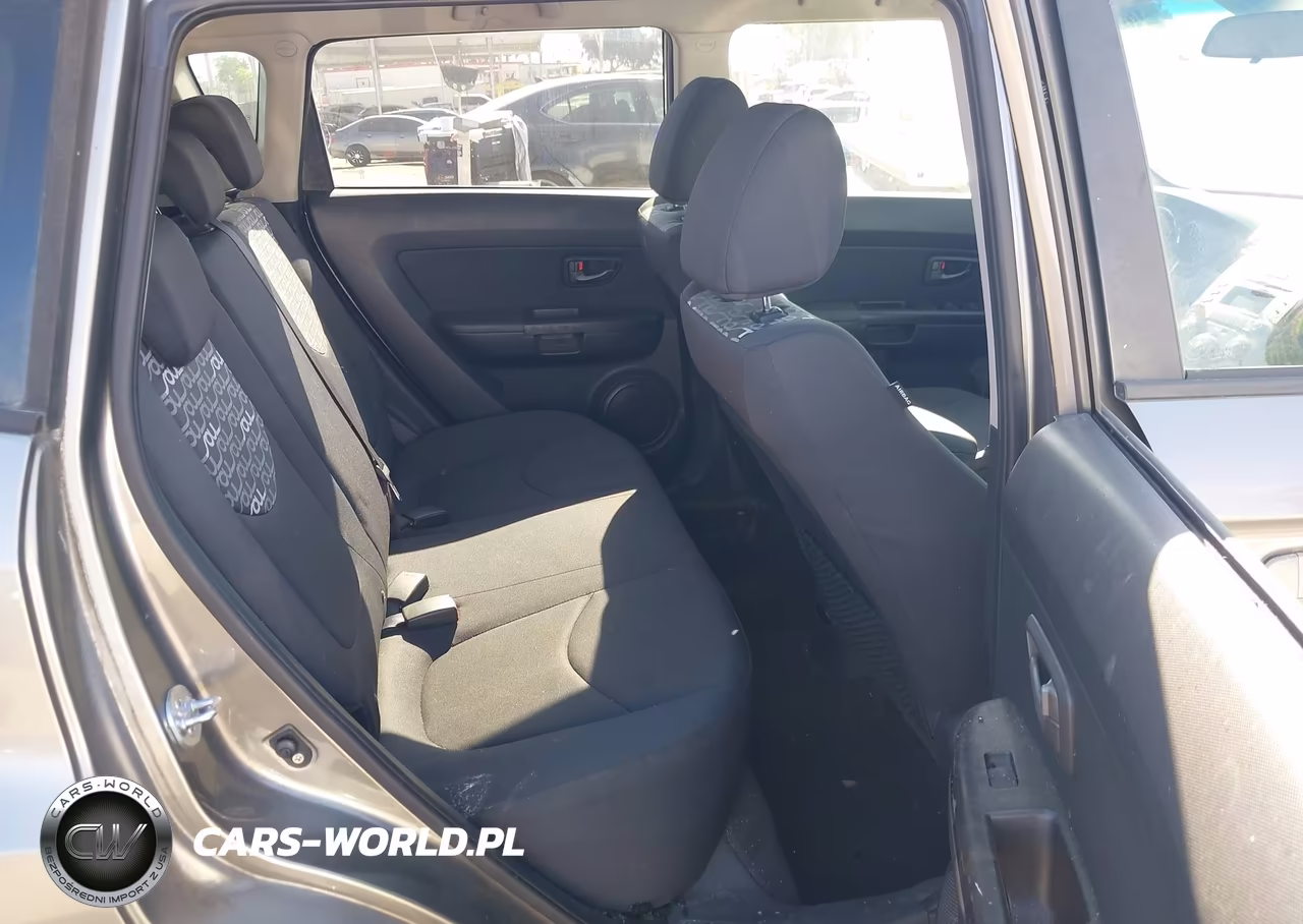 2010 Kia Soul + VIN:KNDJT2A22A7166956 - 8