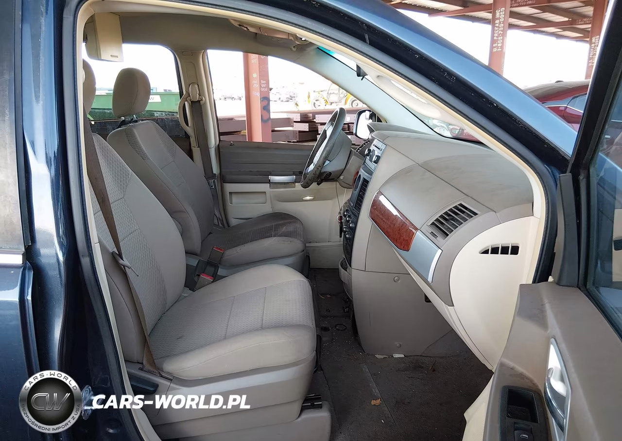 2008 Chrysler Town & Country Touring VIN:2A8HR54P18R818425 - 5
