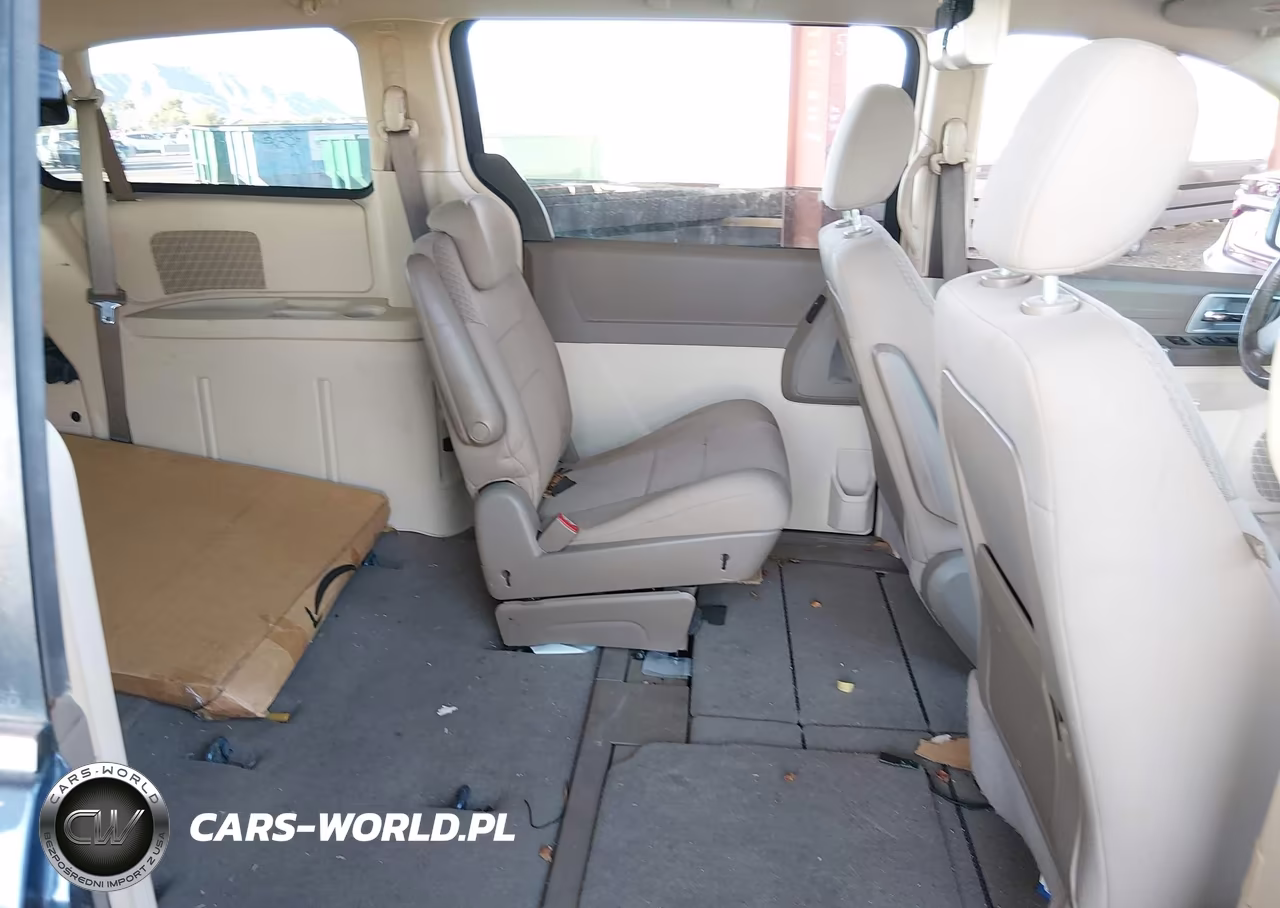 2008 Chrysler Town & Country Touring VIN:2A8HR54P18R818425 - 8