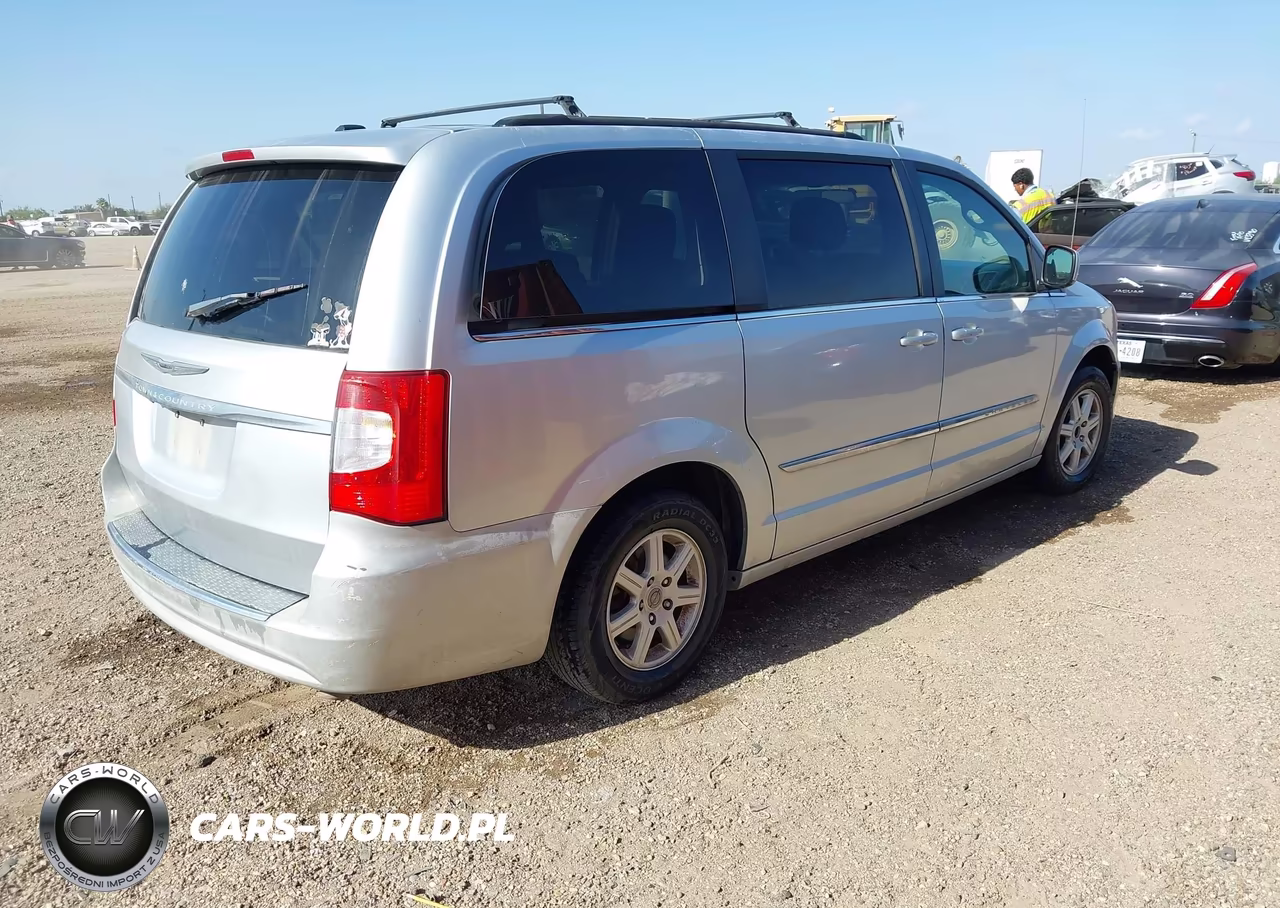 2011 Chrysler Town & Country Touring VIN:2A4RR5DG0BR701657 - 4