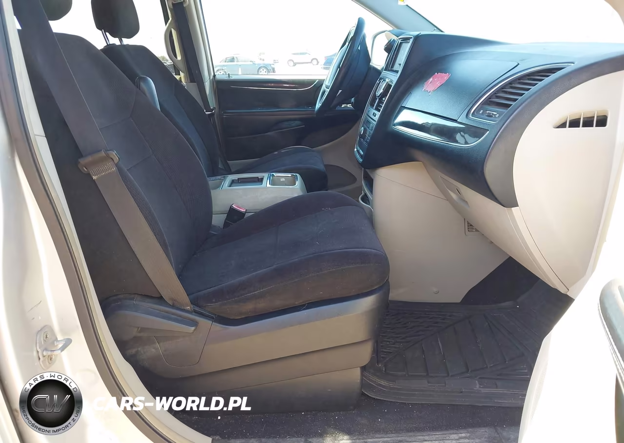 2011 Chrysler Town & Country Touring VIN:2A4RR5DG0BR701657 - 5