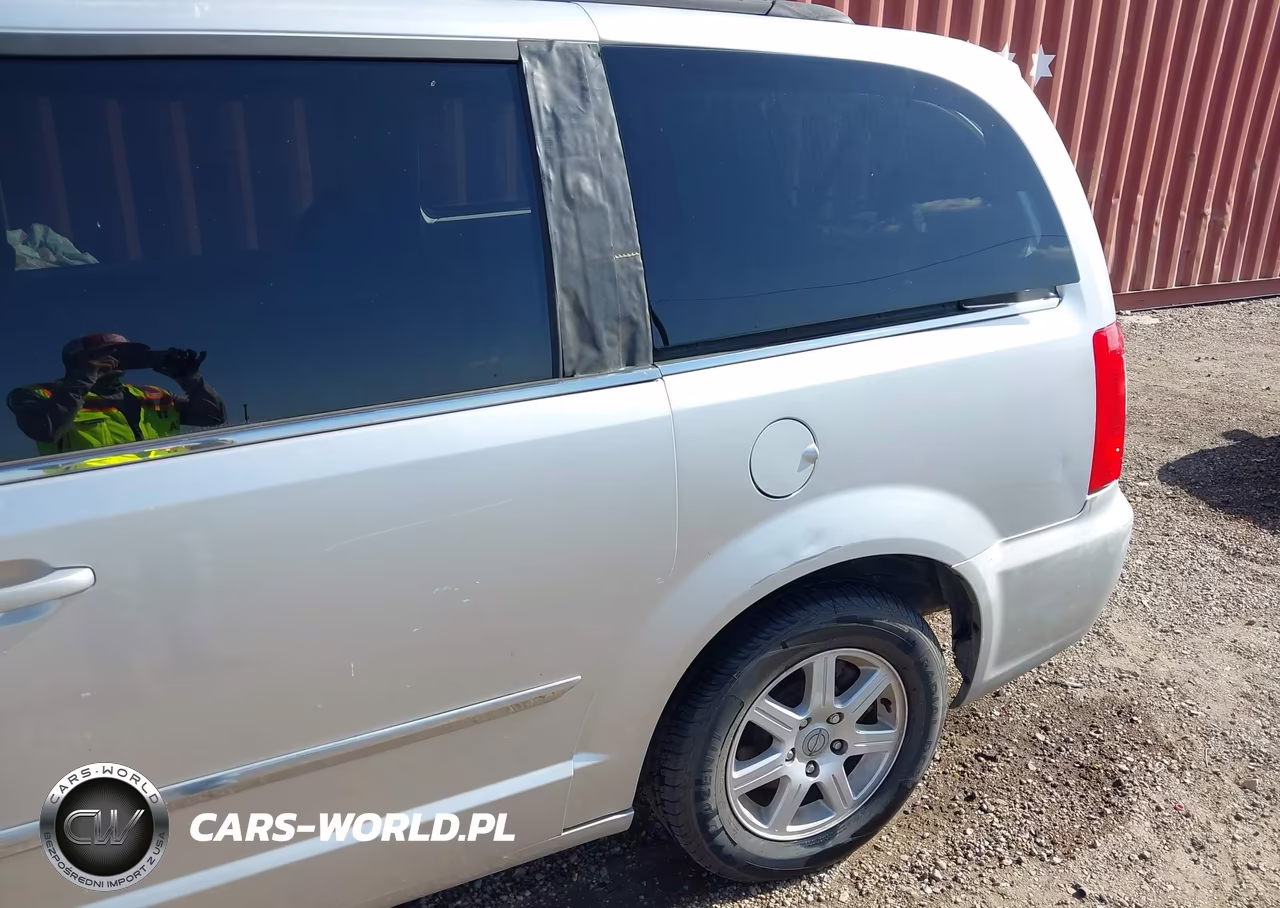 2011 Chrysler Town & Country Touring VIN:2A4RR5DG0BR701657 - 6