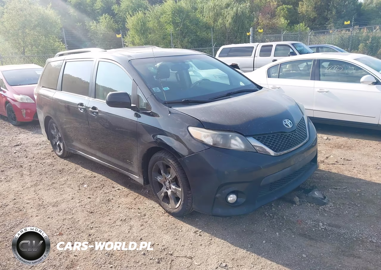 2012 Toyota Sienna Se 8 Passenger