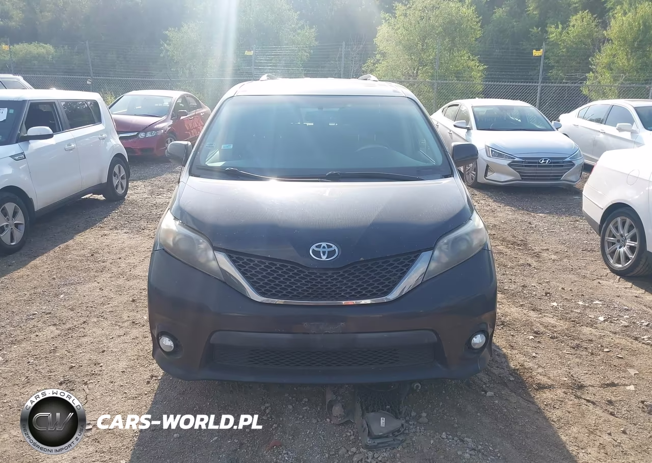 2012 Toyota Sienna Se 8 Passenger VIN:5TDXK3DC1CS193744 - 12
