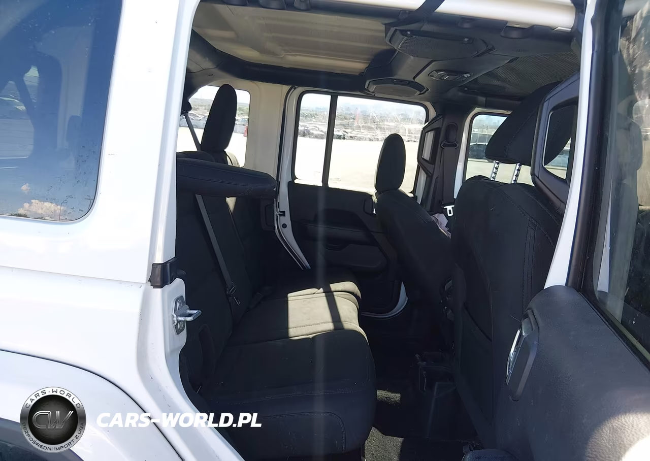 2019 Jeep Wrangler Unlimited Sahara VIN:1C4HJXEG7KW565070 - 8