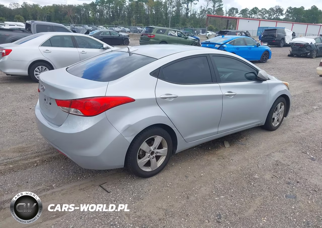 2012 Hyundai Elantra Gls VIN:5NPDH4AE9CH121015 - 4