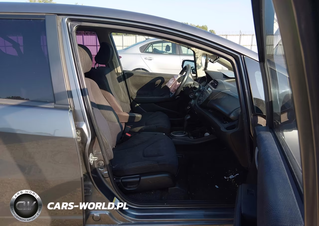 2012 Honda Fit Sport VIN:JHMGE8H56CC014825 - 5