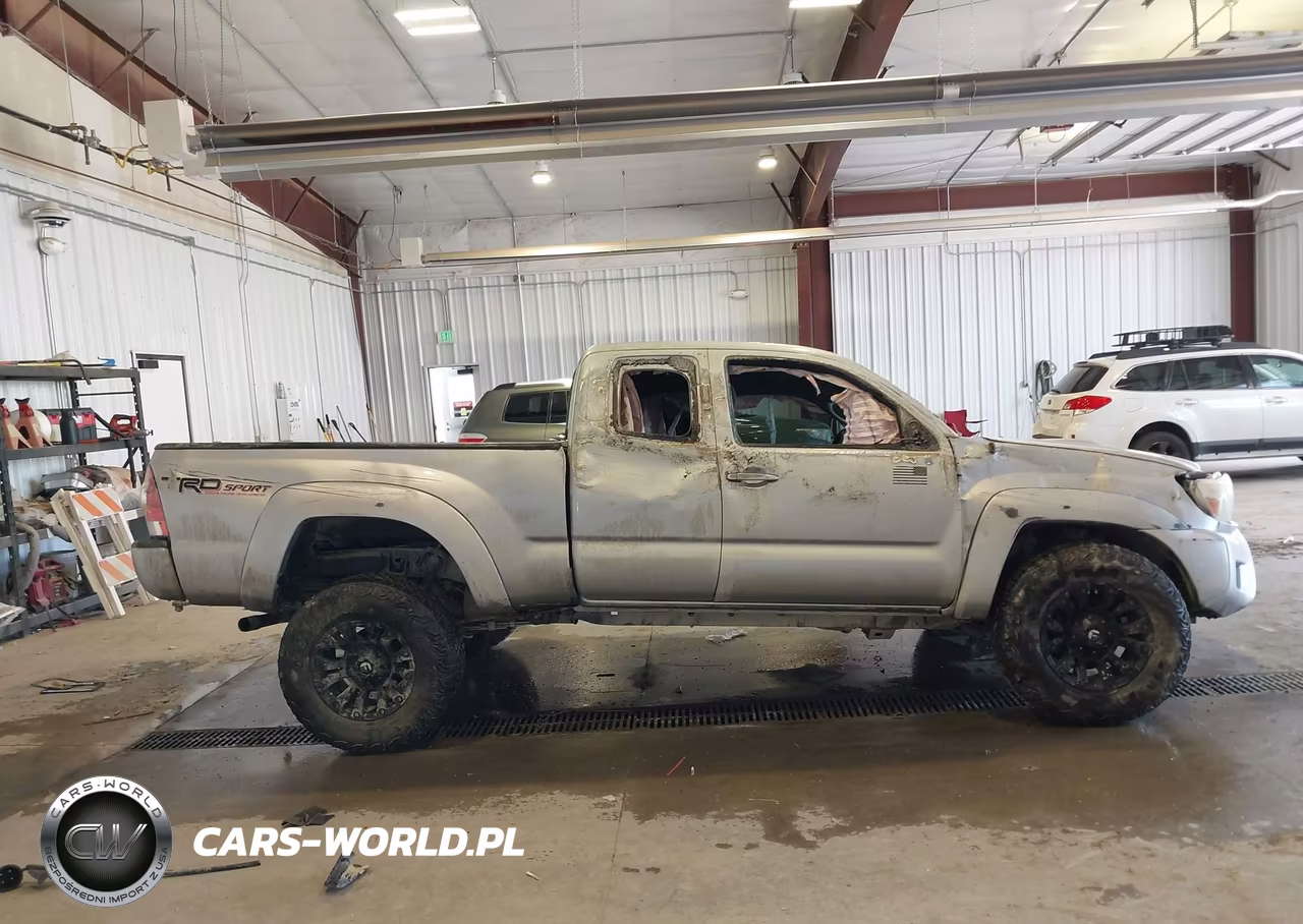 2015 Toyota Tacoma Base V6 VIN:5TFUU4EN4FX117744 - 14