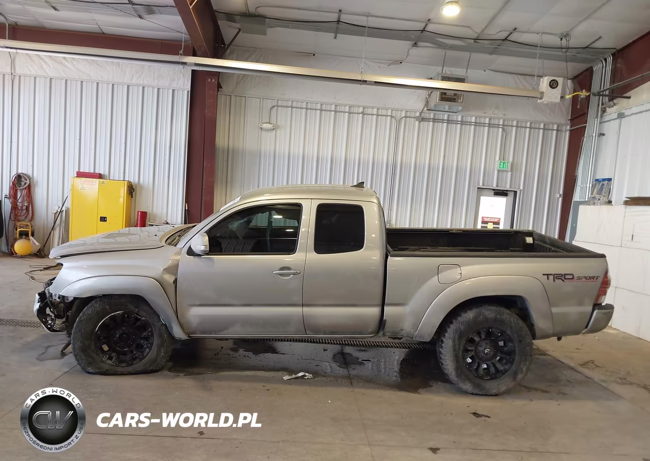2015 Toyota Tacoma Base V6 VIN:5TFUU4EN4FX117744 - 15
