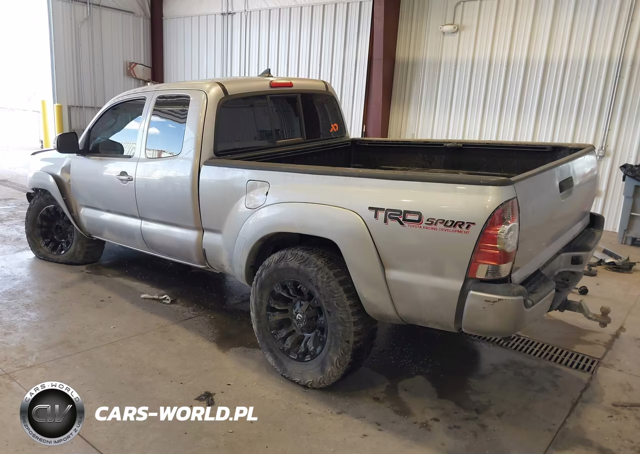 2015 Toyota Tacoma Base V6 VIN:5TFUU4EN4FX117744 - 3